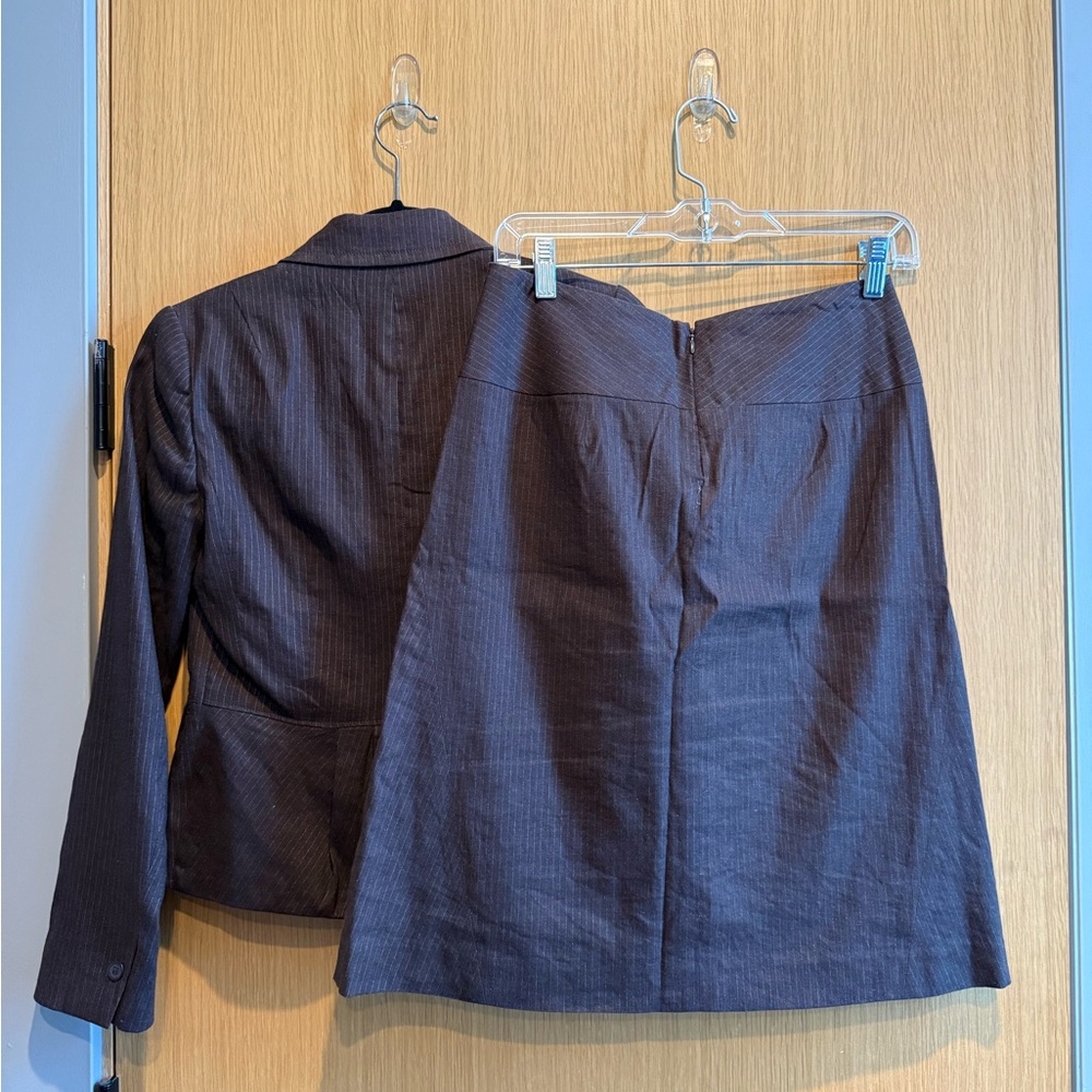 NWOT Banana Republic Brown Pinstripe Blazer and Skirt Set with Pleating Detail - Picture 4 of 7